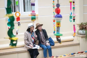 Breathtaking Art from Waste: Transforming Thousands of Old Plastic Toys into Masterpieces - image 0