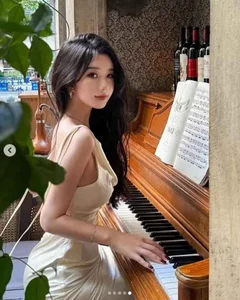 The Ethereal Beauty of Chinese Influencers: Stepping Straight Out of a Manhua - image 7
