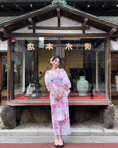 The Ethereal Beauty of Chinese Influencers: Stepping Straight Out of a Manhua - image 0