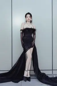 Ha Anh 'Red Rain' Dazzles: Elegant Red Dress Defines Her Striking Fashion Style - image 4