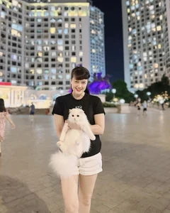 Celebrity Style: Mai Ngoc’s Bold Red Fashion and Chieu Xuan’s Elegant Ao Dai - image 2
