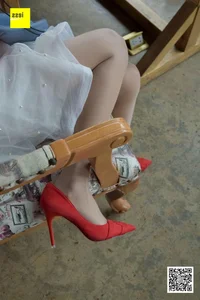 IESS Wan Ping Gallery: Lace Dress and Red Heels Fashion Showcase - image 7
