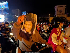 Iconic Victory Celebrations: Capturing the Passion of Vietnam’s Football Fans - image 2