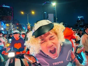 Iconic Victory Celebrations: Capturing the Passion of Vietnam’s Football Fans - image 6