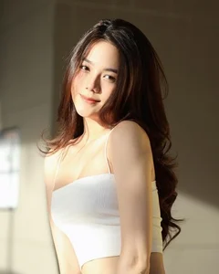 Stylish Saigon Beauty: The Captivating Charm of Vietnam's Viral Grocery Store Hot Girl - image 7