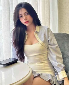 Stylish Saigon Beauty: The Captivating Charm of Vietnam's Viral Grocery Store Hot Girl - image 8