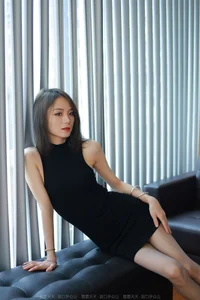 Sophisticated Legwear Fashion: Xiao Liu Showcases Grey Silk Hosiery in IESS Collection - image 1