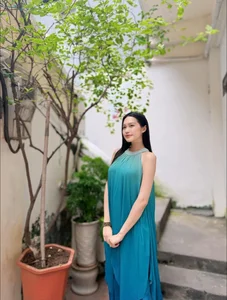 Doãn Hải My at Tay Ho Temple: A Blend of Traditional Grace and Modern Elegance - image 1