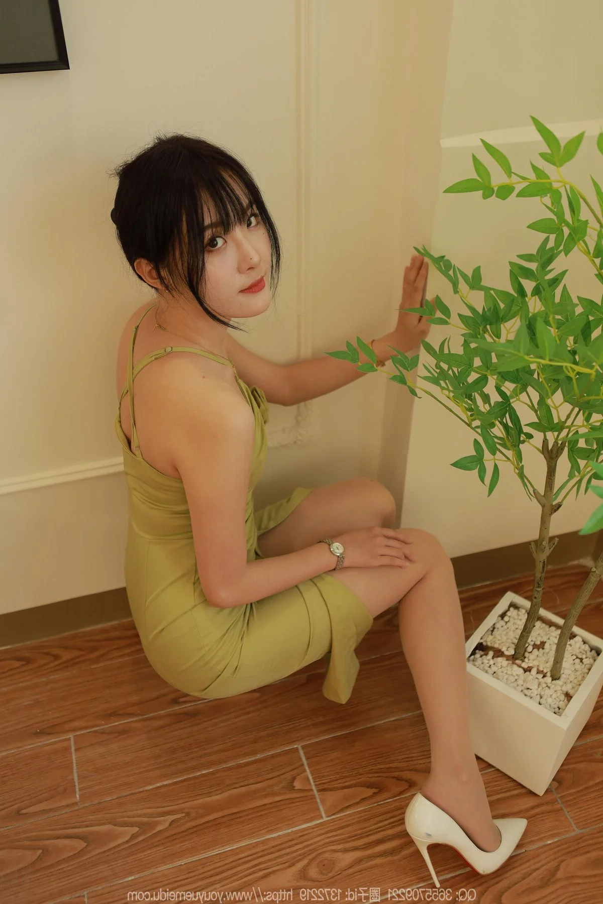 Sophisticated Aesthetics: Wan Ping in the IESS SXJ No.1862 Photography Series