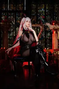 Coser Youmeko's Azur Lane Ägir: An enchanting portrayal of mysterious power - image 2