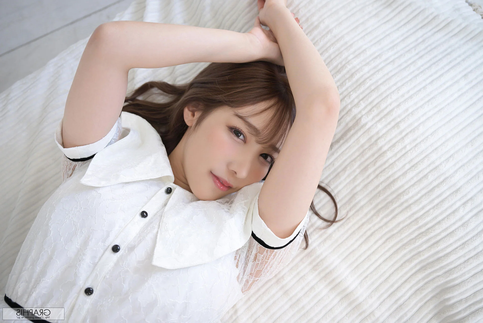 Elegant Portrait Session with Konan Koyoi: A Stunning Graphis Special Collection Featuring High-Fashion Aesthetics and Timeless Japanese Beauty