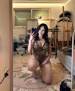 Korean Social Media Trends: The Controversy Surrounding Influencer Fashion and Bold Fitness Photography Culture - image 7