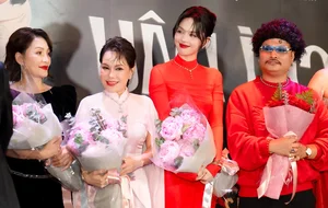 Ngoc Trinh and A-List Stars Dazzle at the 'Chi Dau' Movie Premiere Red Carpet Event - image 7