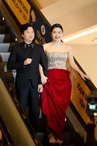 Ngoc Trinh and A-List Stars Dazzle at the 'Chi Dau' Movie Premiere Red Carpet Event - image 2
