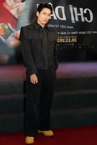 Ngoc Trinh and A-List Stars Dazzle at the 'Chi Dau' Movie Premiere Red Carpet Event - image 11