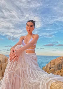 Tường Linh: Vietnam’s 'Smallest Waist' Beauty Queen Stuns in Sultry Bikini Shoot - image 0