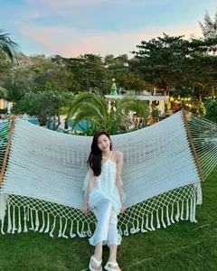 Thuy Ngan's Age-Defying Style Secrets: How to Achieve a Youthful and Vibrant Fashion Look at Any Age - image 9