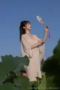 Discover Lu Xuan Xuan's Graceful Beauty in a White Dress Amidst a Serene Lotus Pond - XiuRen No.10630 - image 7
