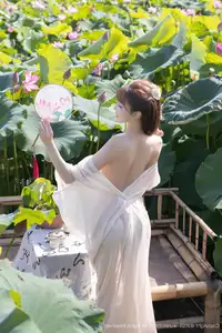 Discover Lu Xuan Xuan's Graceful Beauty in a White Dress Amidst a Serene Lotus Pond - XiuRen No.10630 - image 11