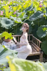 Discover Lu Xuan Xuan's Graceful Beauty in a White Dress Amidst a Serene Lotus Pond - XiuRen No.10630 - image 26