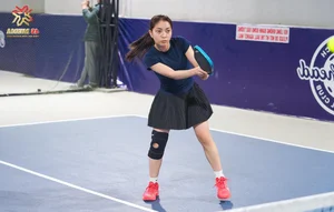 Nhat Le Embraces the Pickleball Trend with a Radiant and Natural Sporty Look - image 2