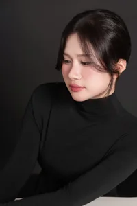 Captivating Minimalist Elegance in Timeless Black - image 4