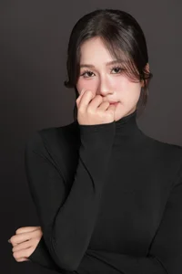 Captivating Minimalist Elegance in Timeless Black - image 2