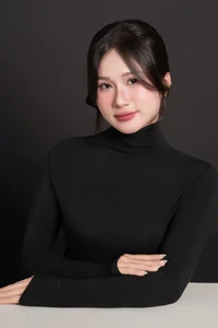 Captivating Minimalist Elegance in Timeless Black - image 1