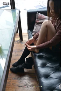 Zhang Xinyue in IESS Sizu Bento 190: King's Temptation Over-the-Knee Boots Collection - image 51
