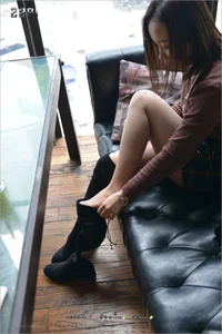 Zhang Xinyue in IESS Sizu Bento 190: King's Temptation Over-the-Knee Boots Collection - image 82