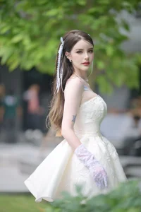 Jessie Vard Stuns in Ethereal White Dress: The Return of the Goddess of the Stream - image 1