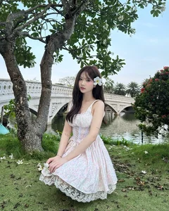Tiktoker Dieu Linh Captivates with Goddess-Like Beachside Beauty and Style - image 5