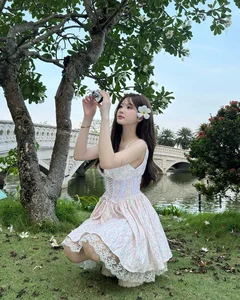 Tiktoker Dieu Linh Captivates with Goddess-Like Beachside Beauty and Style - image 2