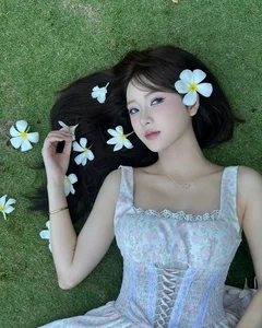 Tiktoker Dieu Linh Captivates with Goddess-Like Beachside Beauty and Style - image 1