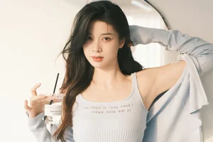 YiTuYu Art Language Vol. 6710: Stunning Portraiture Collection Featuring Model Ban Ban Jiang - image 7
