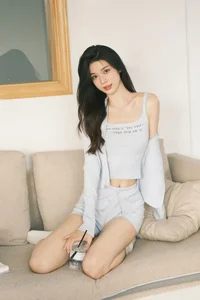 YiTuYu Art Language Vol. 6710: Stunning Portraiture Collection Featuring Model Ban Ban Jiang - image 1