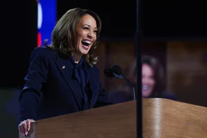 Visual Storytelling: Kamala Harris and the Energy of the Democratic National Convention - image 4