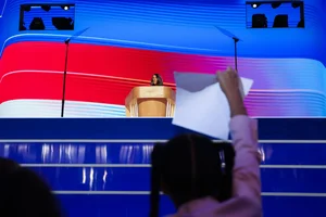 Visual Storytelling: Kamala Harris and the Energy of the Democratic National Convention - image 5