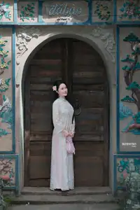 Graceful Ao Dai Beauty: Captivating Vietnamese Traditional Elegance - image 5