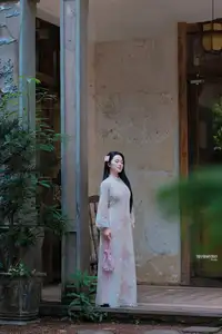 Graceful Ao Dai Beauty: Captivating Vietnamese Traditional Elegance - image 4