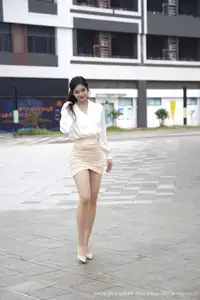 XiuRen No.10735: Nan Qiao's Chic Elegance & Allure on a White Sofa - image 15