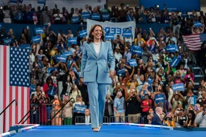 Kamala Harris Campaign Fashion: A Gallery of Power Suits and Political Style Statements - image 5
