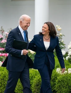 Kamala Harris Campaign Fashion: A Gallery of Power Suits and Political Style Statements - image 2
