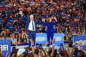 Kamala Harris Campaign Fashion: A Gallery of Power Suits and Political Style Statements - image 1
