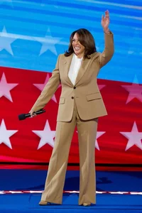 Kamala Harris Campaign Fashion: A Gallery of Power Suits and Political Style Statements - image 7