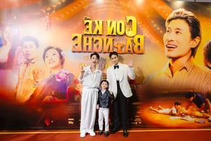 Vietnamese Stars Shine at the Emotional Red Carpet Premiere of Con Kể Ba Nghe - image 3
