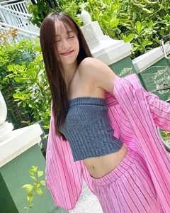 Stunning Thai Beauty Rumored to Collaborate with V-Pop Sensation Son Tung M-TP - image 5