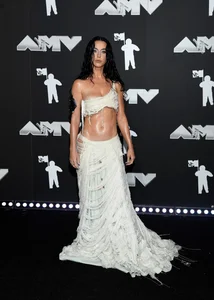 Lisa Shines at VMAs 2024: A Look at the BLACKPINK Star’s Iconic Red Carpet Moments and Global Star Power - image 5