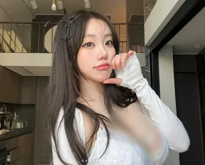Korean Beauty Trends: The 'Bagel Girl' Aesthetic and Global Fashion Influence - image 0