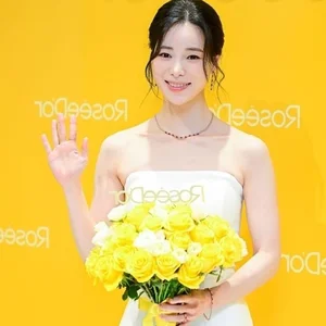 Korean Actress Spotted in Nha Trang: A Netizen Sensation - image 1